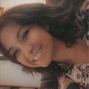 Meet your Posher, Olivia